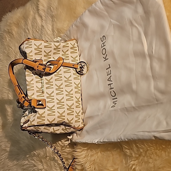 MICHAEL KORS PURSE 👛 - Picture 3 of 16